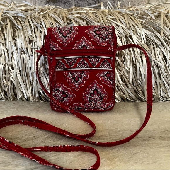 VERA BRADLEY Frankly Scarlet 2008 Velcro Mini Hipster Crossbody Red Bandana - Picture 1 of 15